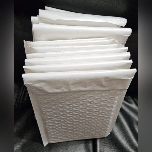 White Bubble Mailers Small 15ct - Picture 2 of 2
